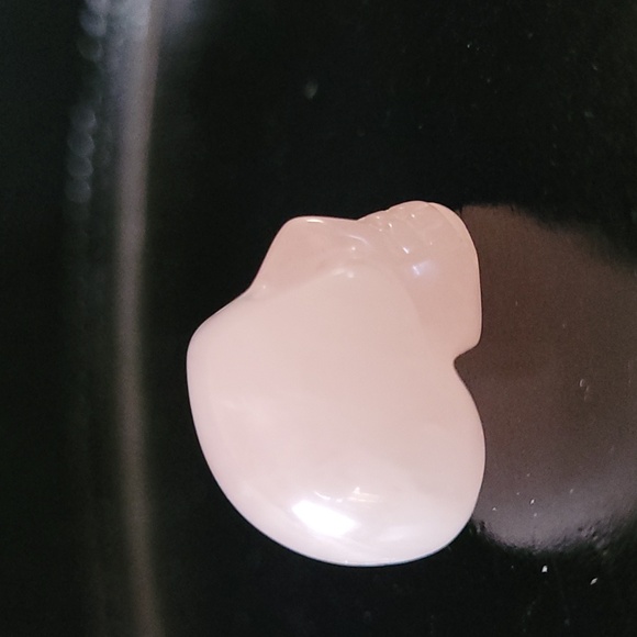 Mini Rose Quartz Skull - Picture 2 of 3